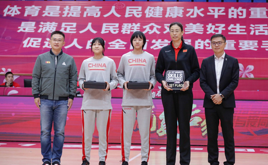 国际篮联U17女篮技巧挑战赛冠军颁奖在成都举行
