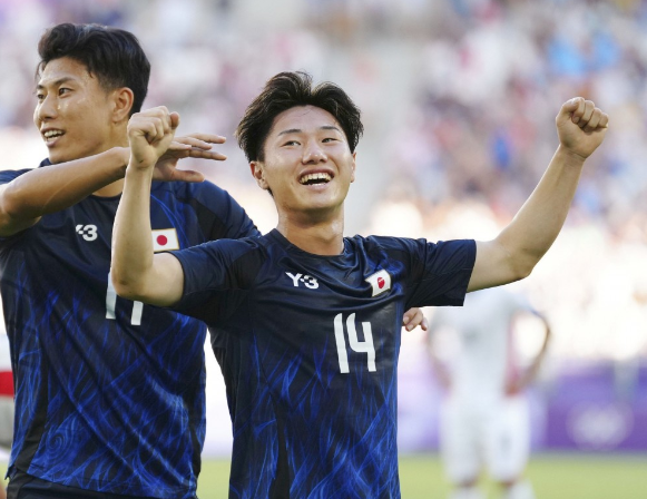 日本国奥5-0十人巴拉圭国奥，三户舜介双响，齐藤光毅献助攻